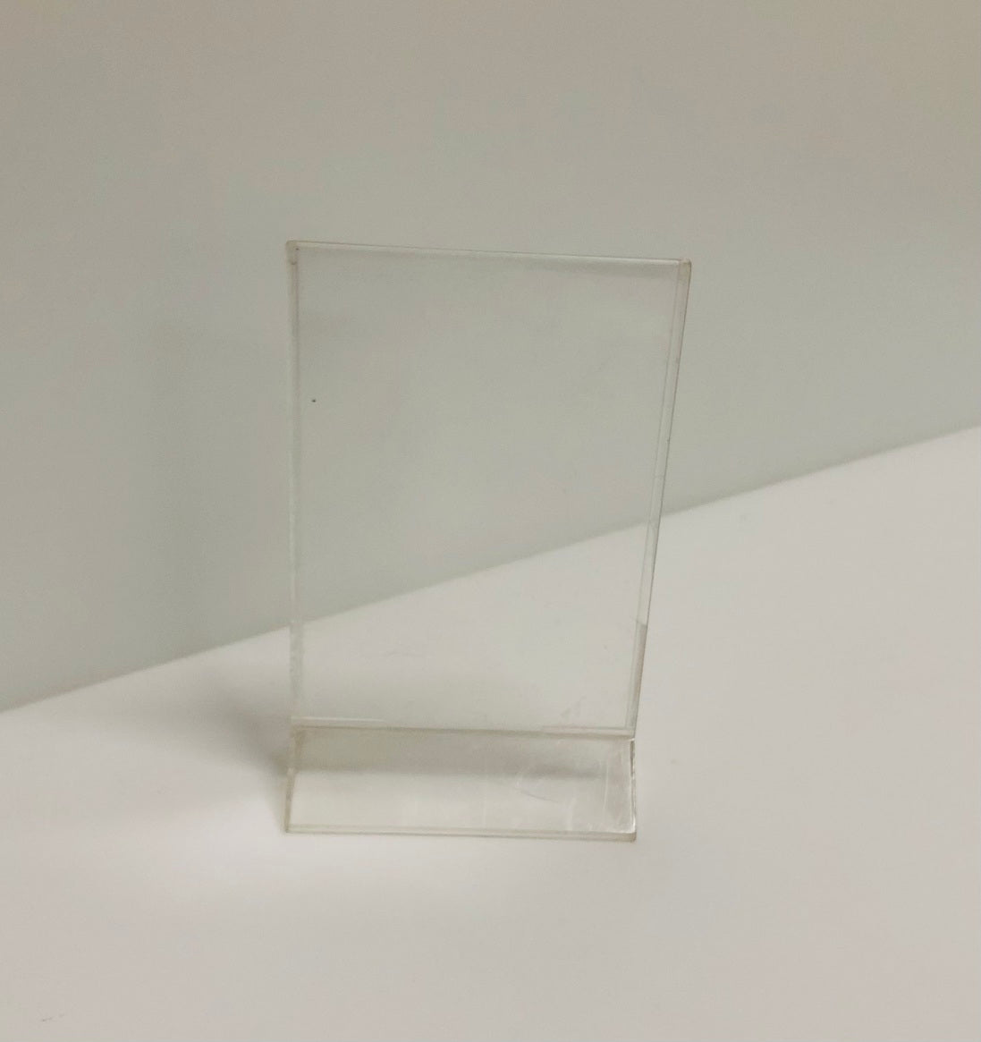 T-shaped plastic promotional display stands with triangular base (15.5 cm x 11 cm)