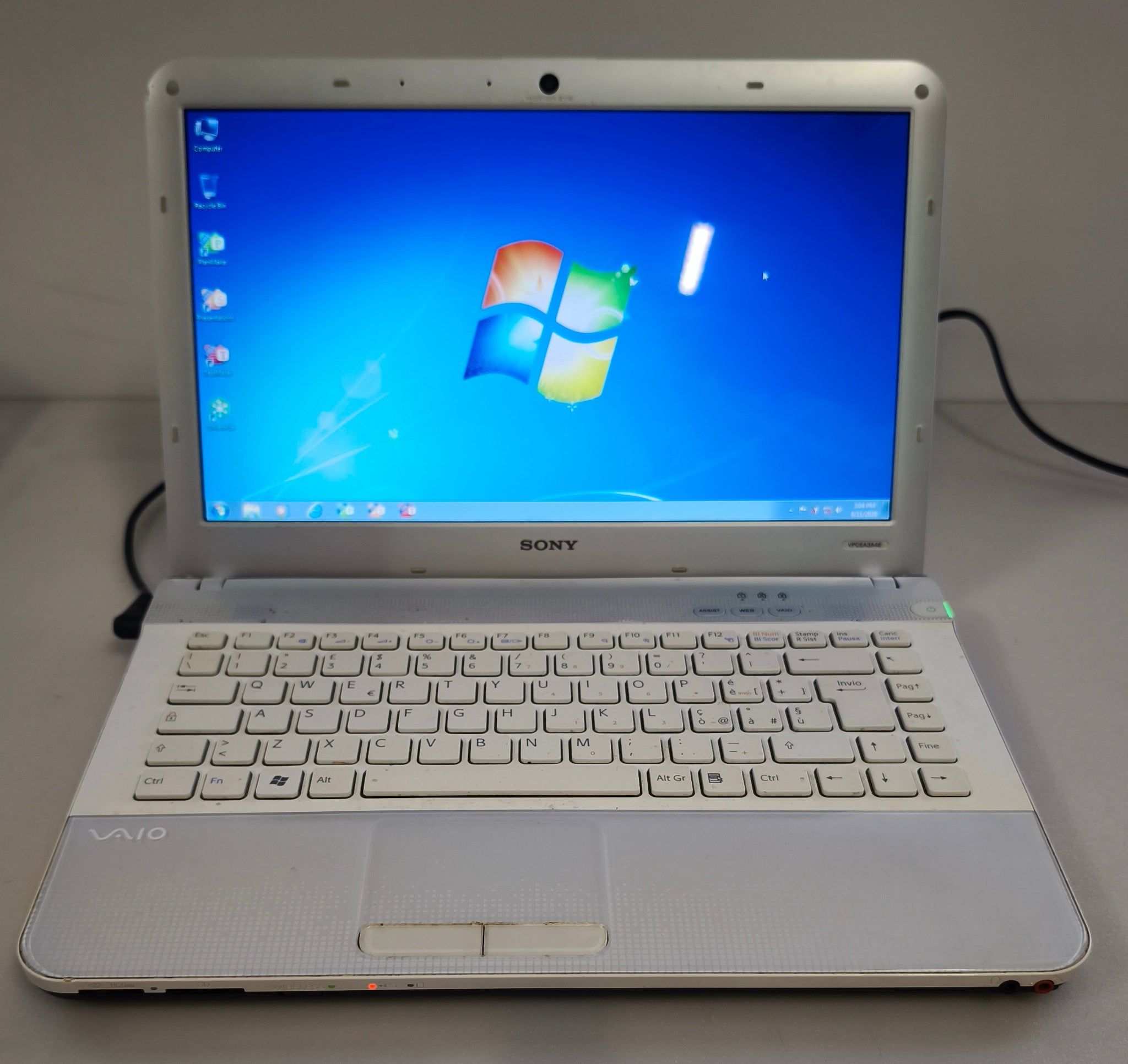 Sony Vaio PCG-61211M i3 M370 4GB RAM 320GB HDD Win 7