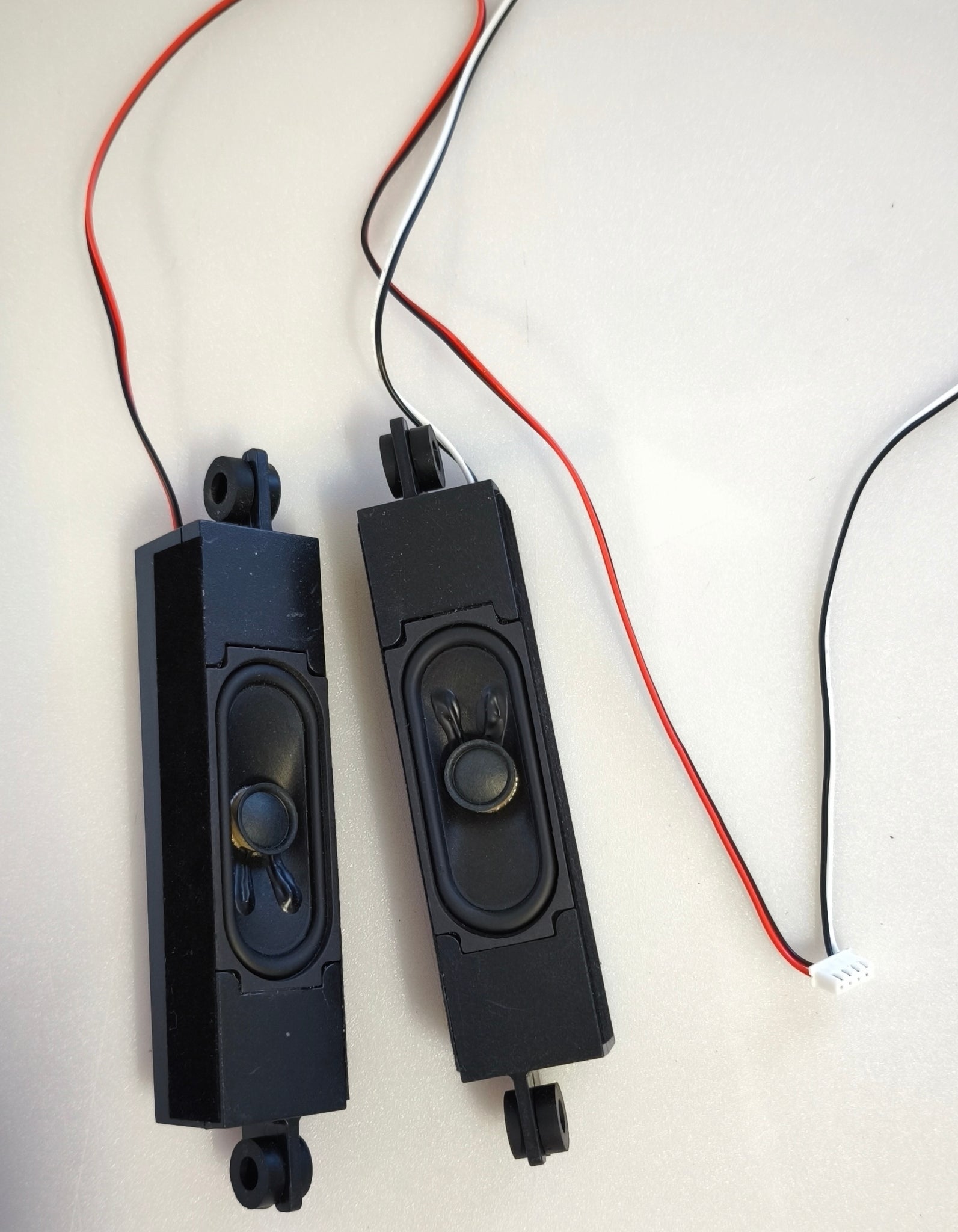 Speakers for Cepter CR50EU7002A