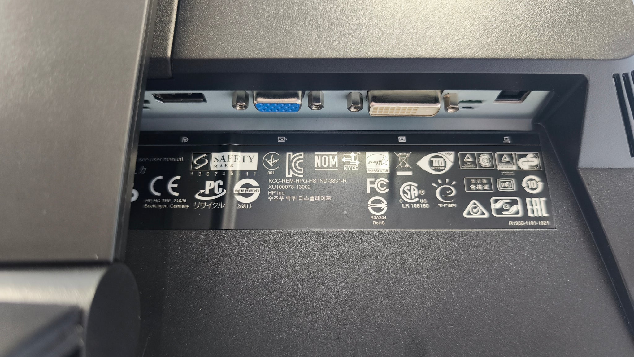 HP EliteDisplay E271i 27