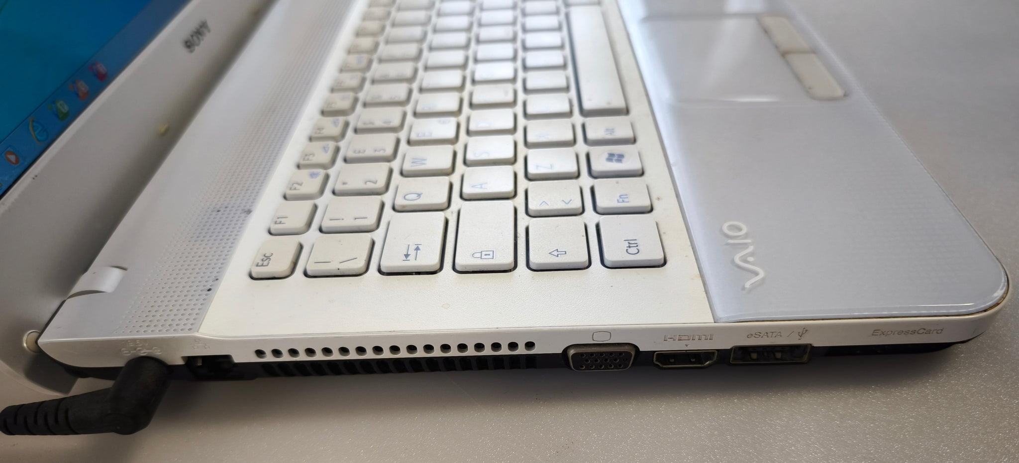 Sony Vaio PCG-61211M i3 M370 4GB RAM 320GB HDD Win 7