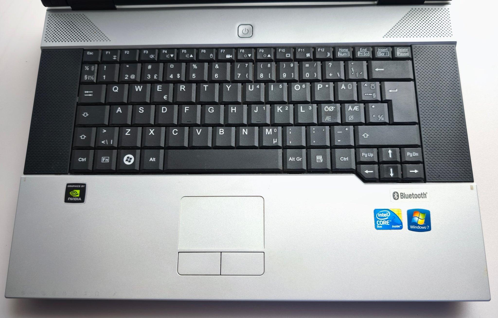 Fujitsu ESPRIMO Mobile Core 2 Duo T6570 2GB RAM 250GB HDD Win 7