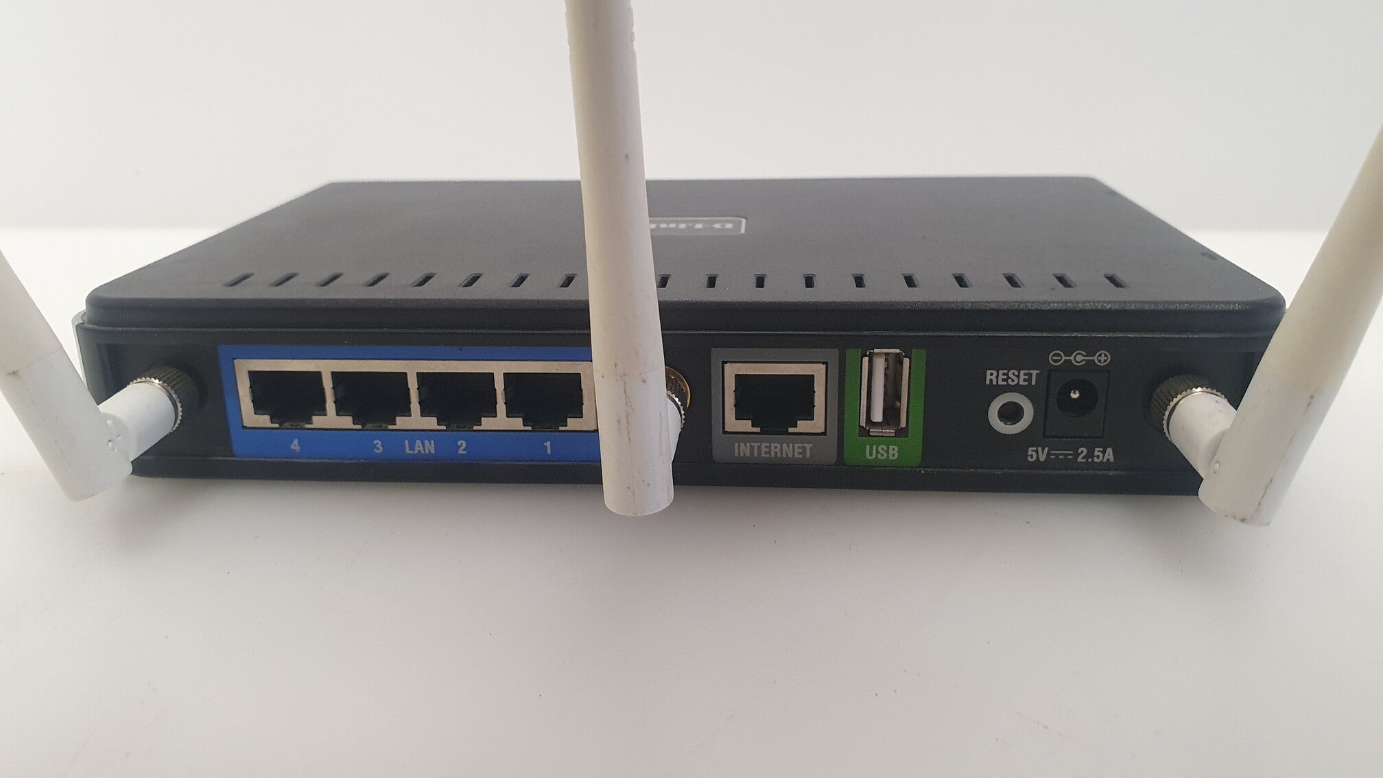 D-Link DIR-635 Wireless Router 