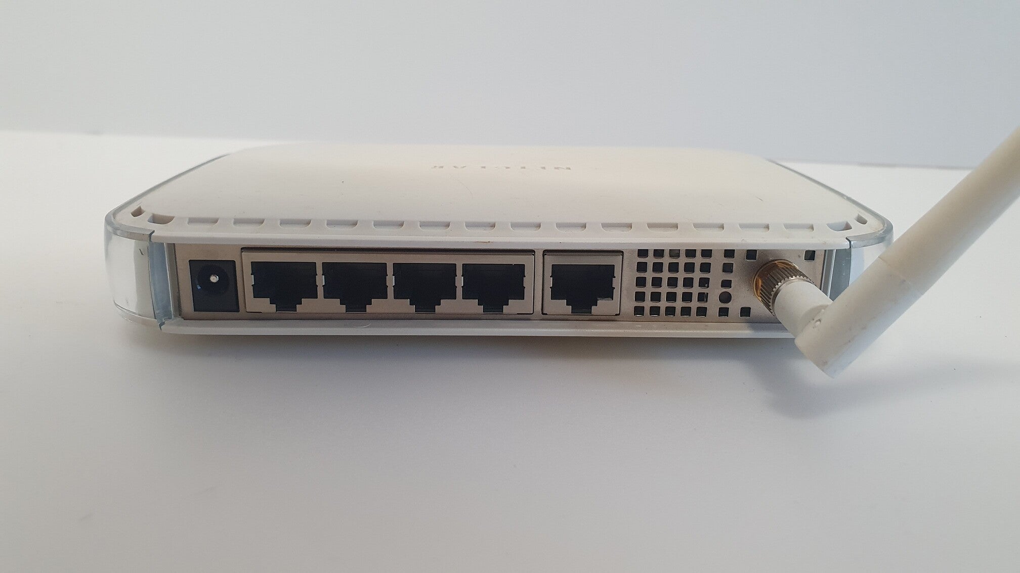 Netgear WGR614 v6 Wireless-G Router 