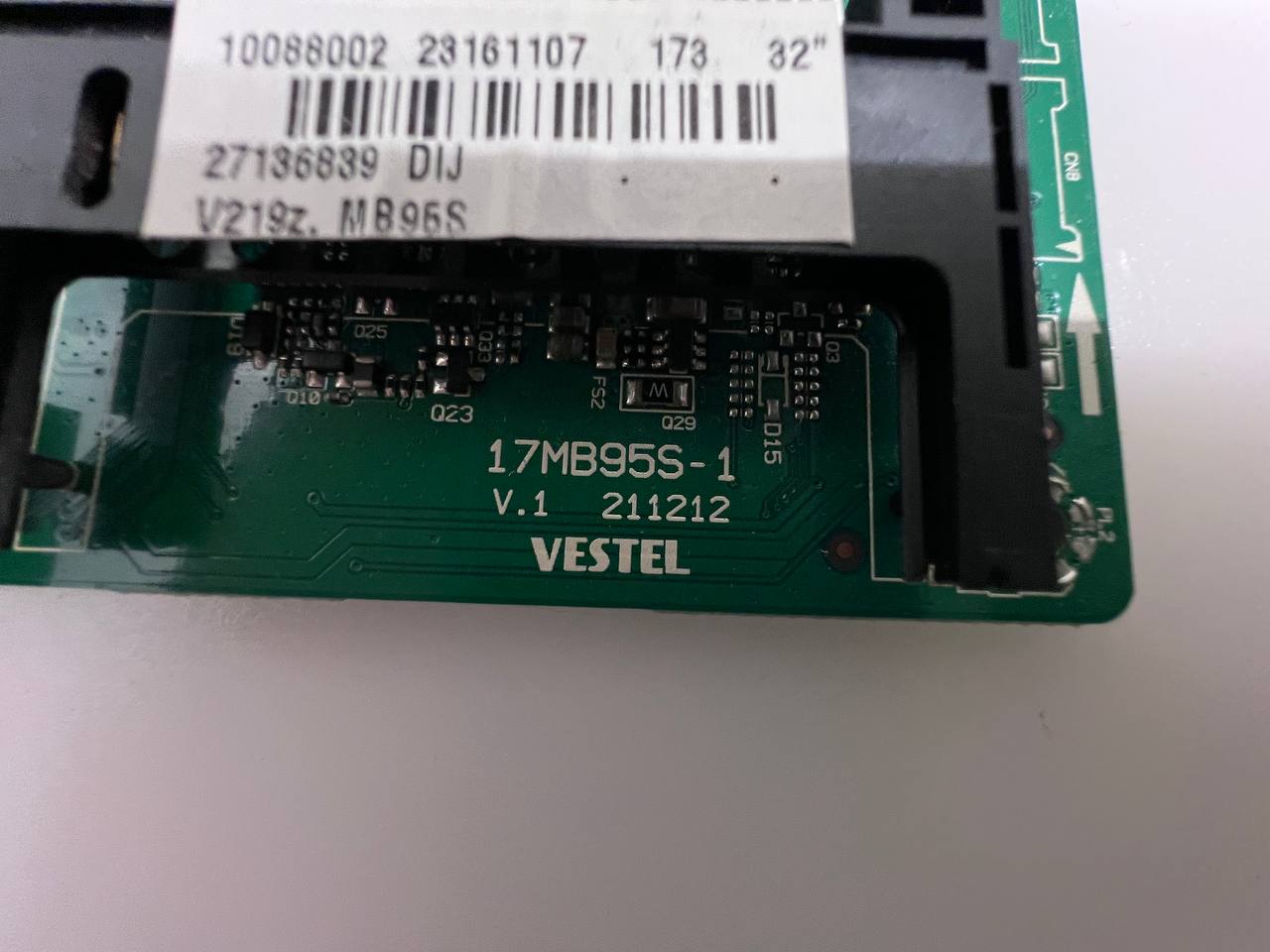 Mainboard 17MB95S-1 for Toshiba 32W1333DN TV (defective - for parts)