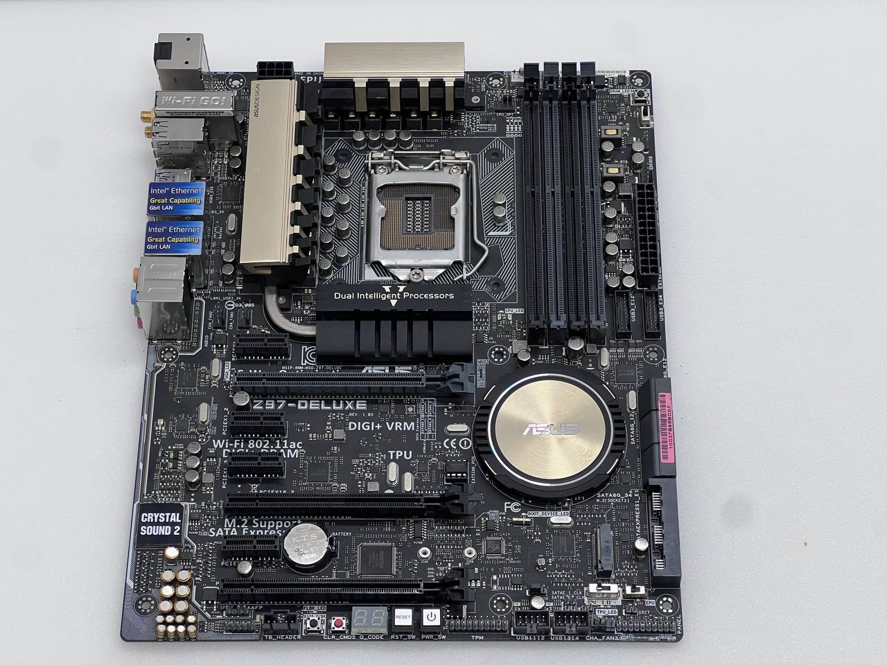 Asus Z97 Deluxe - Dual Intelligent Processor Crystal Sound 2 (LGA 1150 ATX Intel Motherboard)