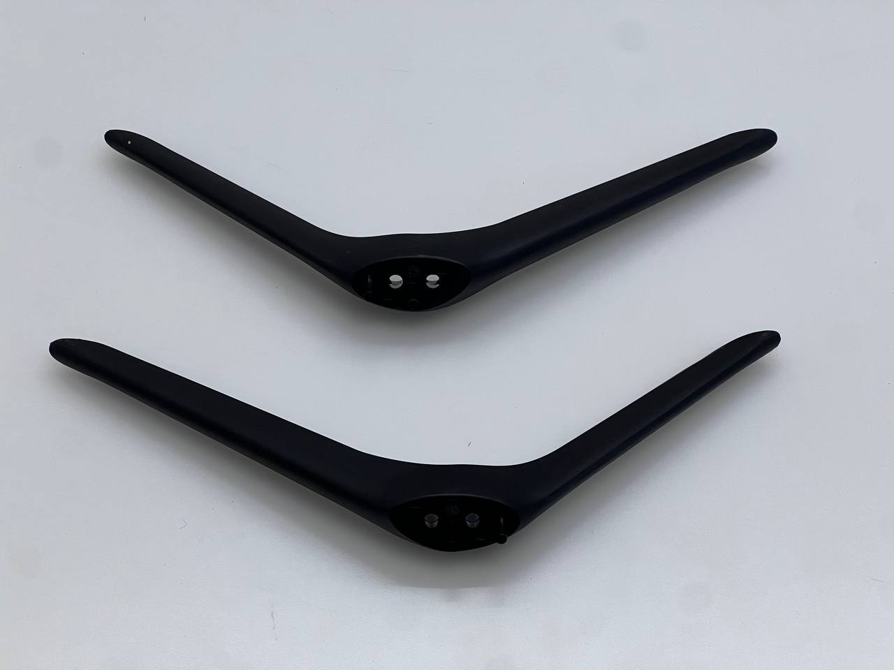 Stand legs for Samsung UE50AU7092UXXH TV