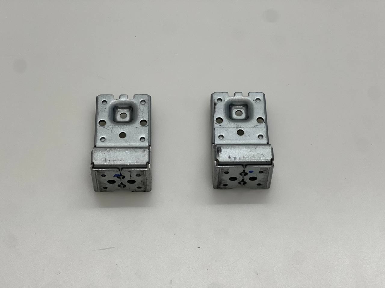 Mounting brackets for Samsung UE50AU7092UXXH TV