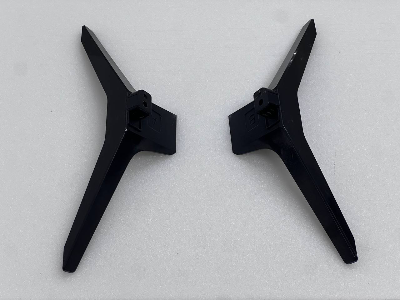 LG 43LM6300PLA TV Stand Legs / Base Feet