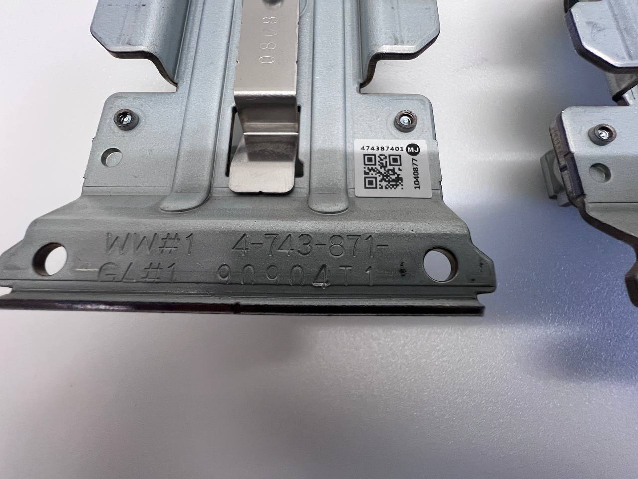 Retaining Clip 4-743-871 for Sony KD-65XG8596 TV
