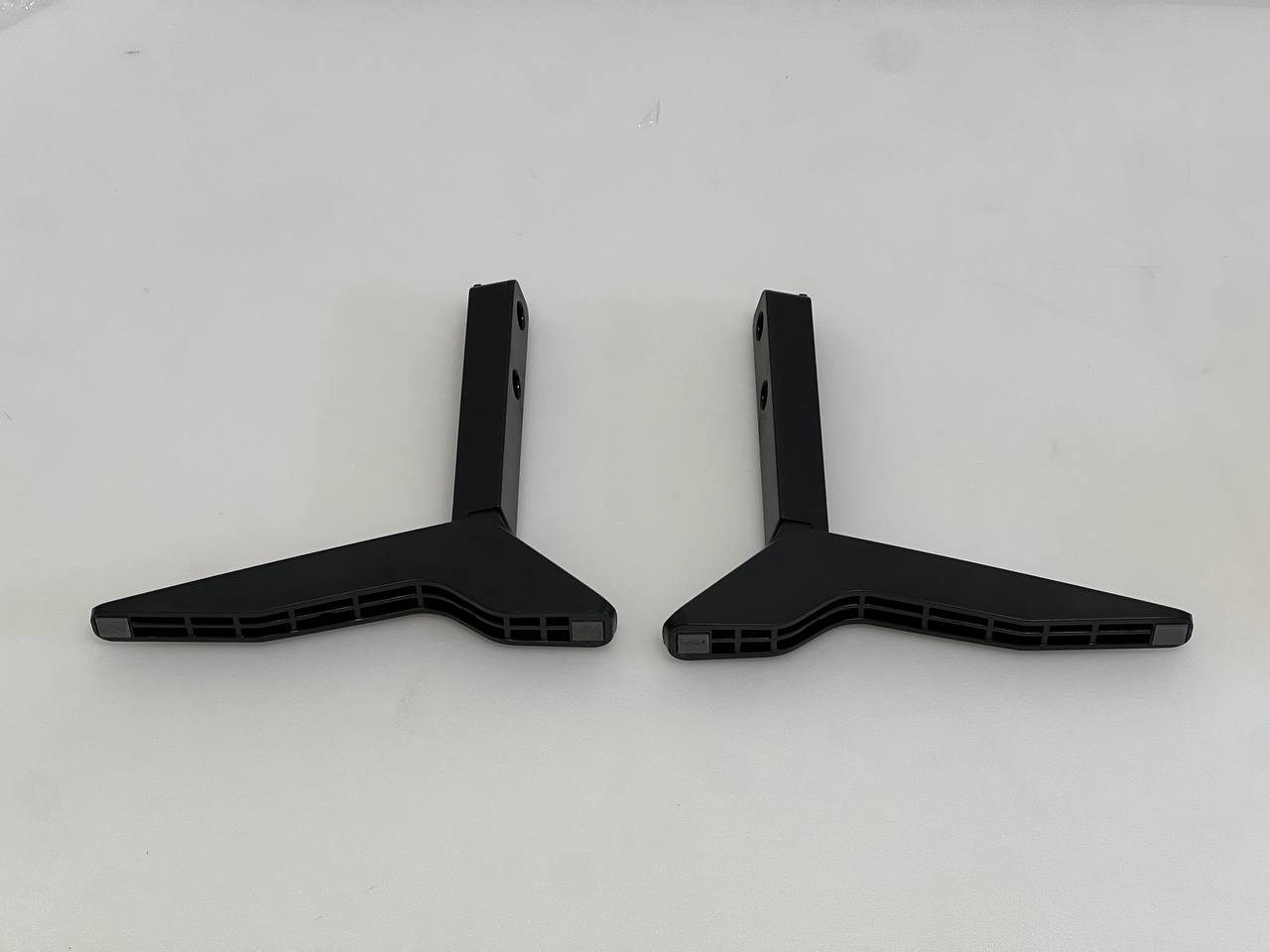 LG 42LA620S TV | Stand Leg