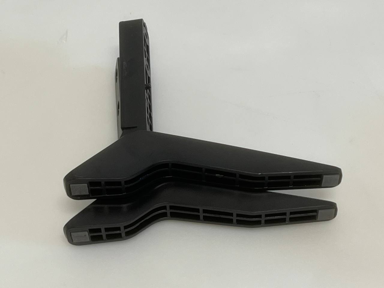 LG 42LA620S TV | Stand Leg
