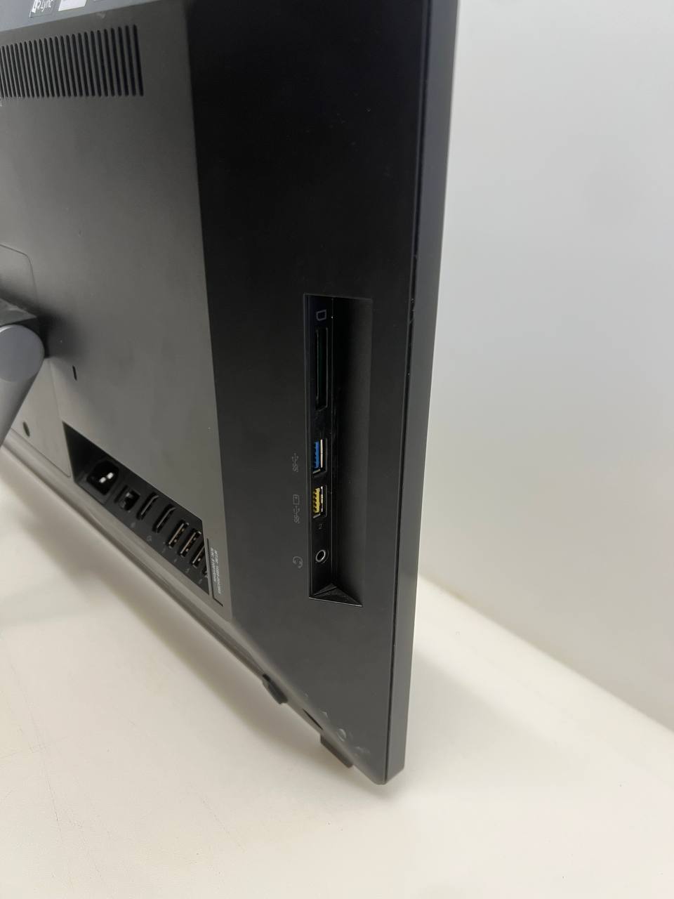 Lenovo ThinkCentre E93z All-in-One PC 23