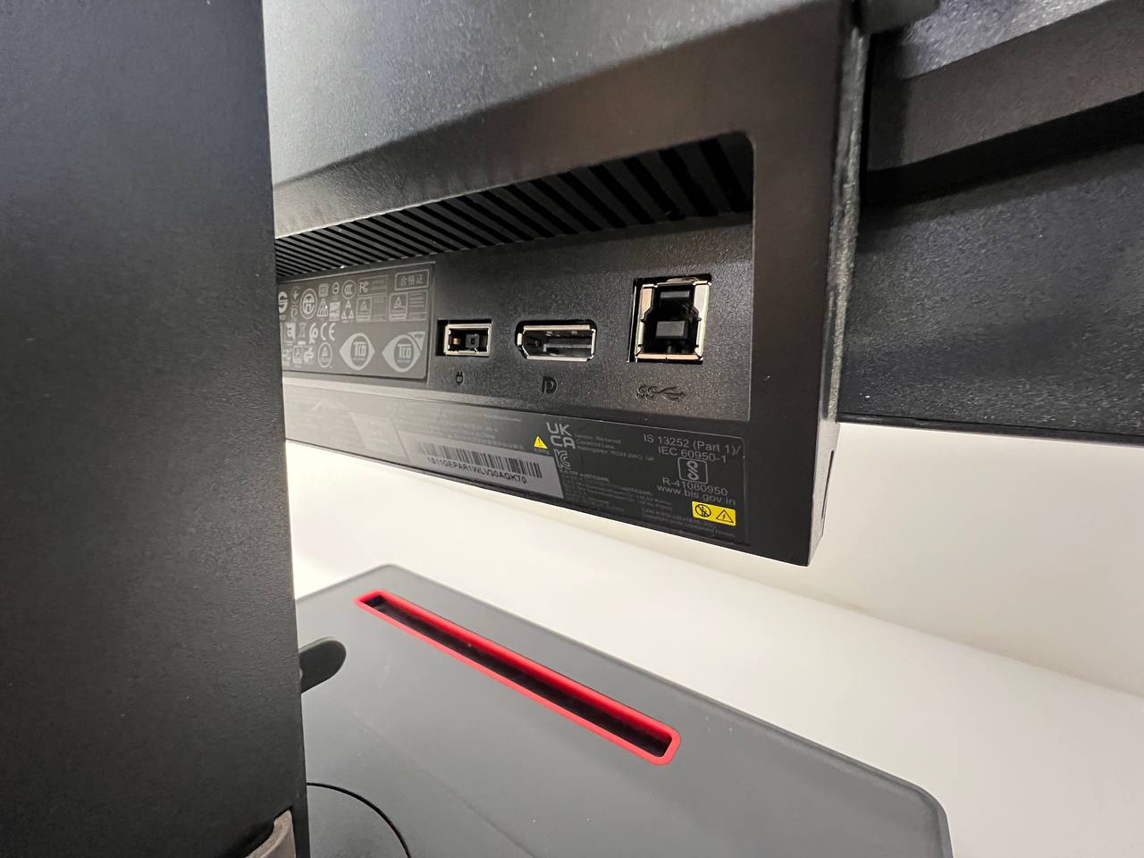 Lenovo ThinkCentre TIO24 Gen4 / 23.8 ,  i5-9400T, 16 Gb Ram/ HDD 256 GB SSD