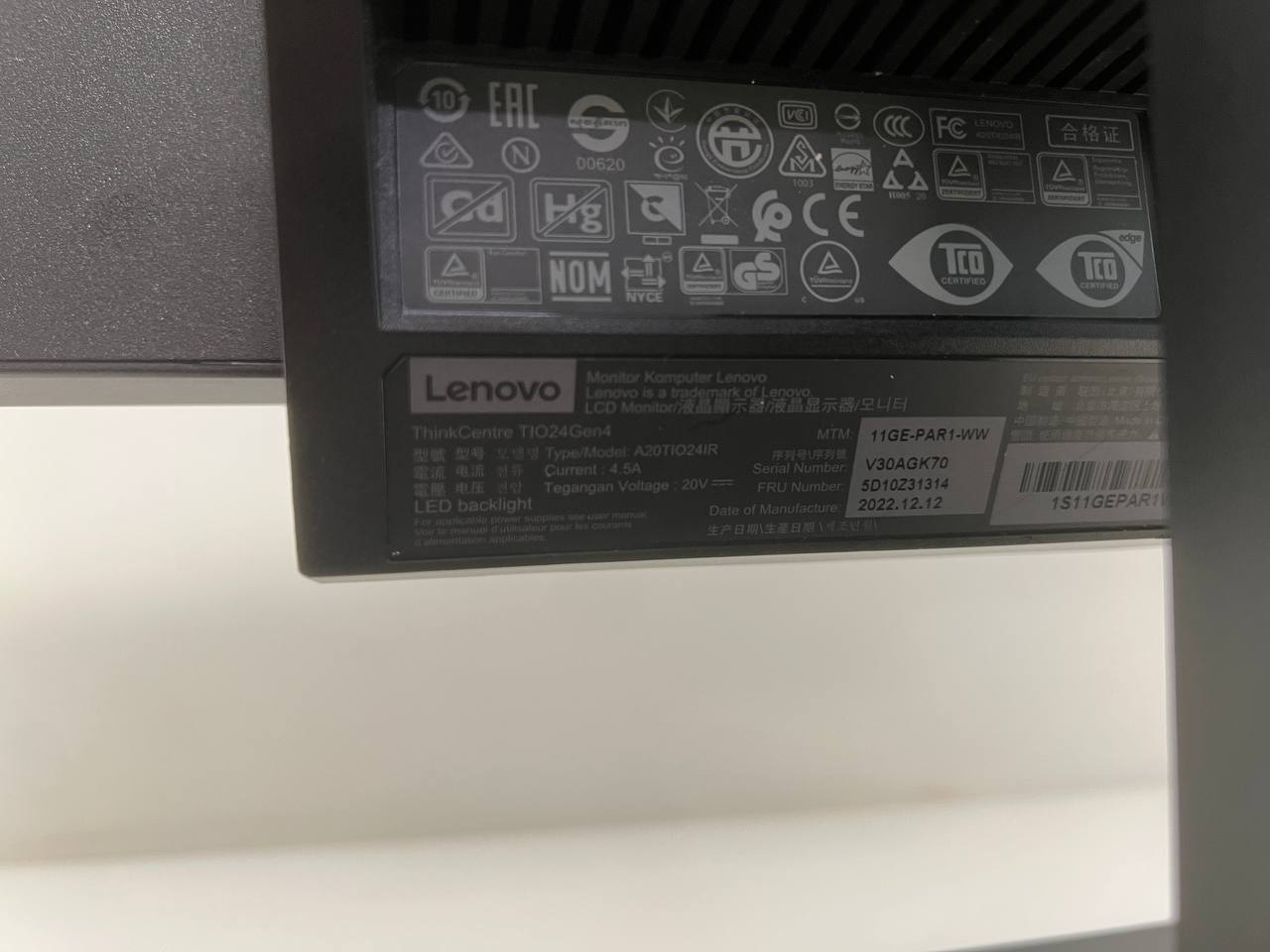 Lenovo ThinkCentre TIO24 Gen4 / 23.8 ,  i5-9400T, 16 Gb Ram/ HDD 256 GB SSD