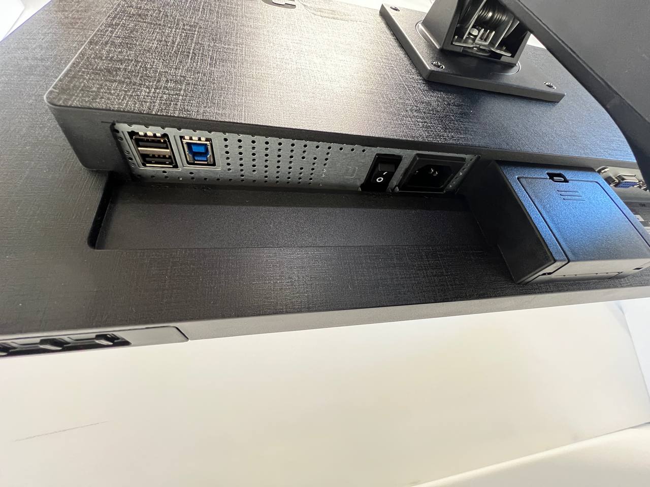AOC 27