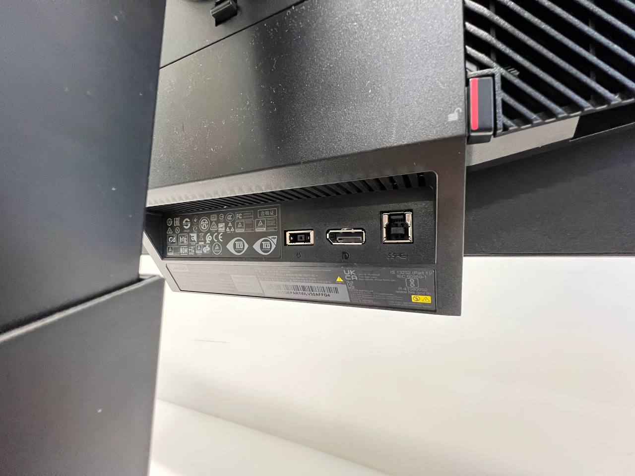 All-in-One PC – Lenovo TIO24 Gen4, AMD E2-9000E, 128GB SSD, Full HD