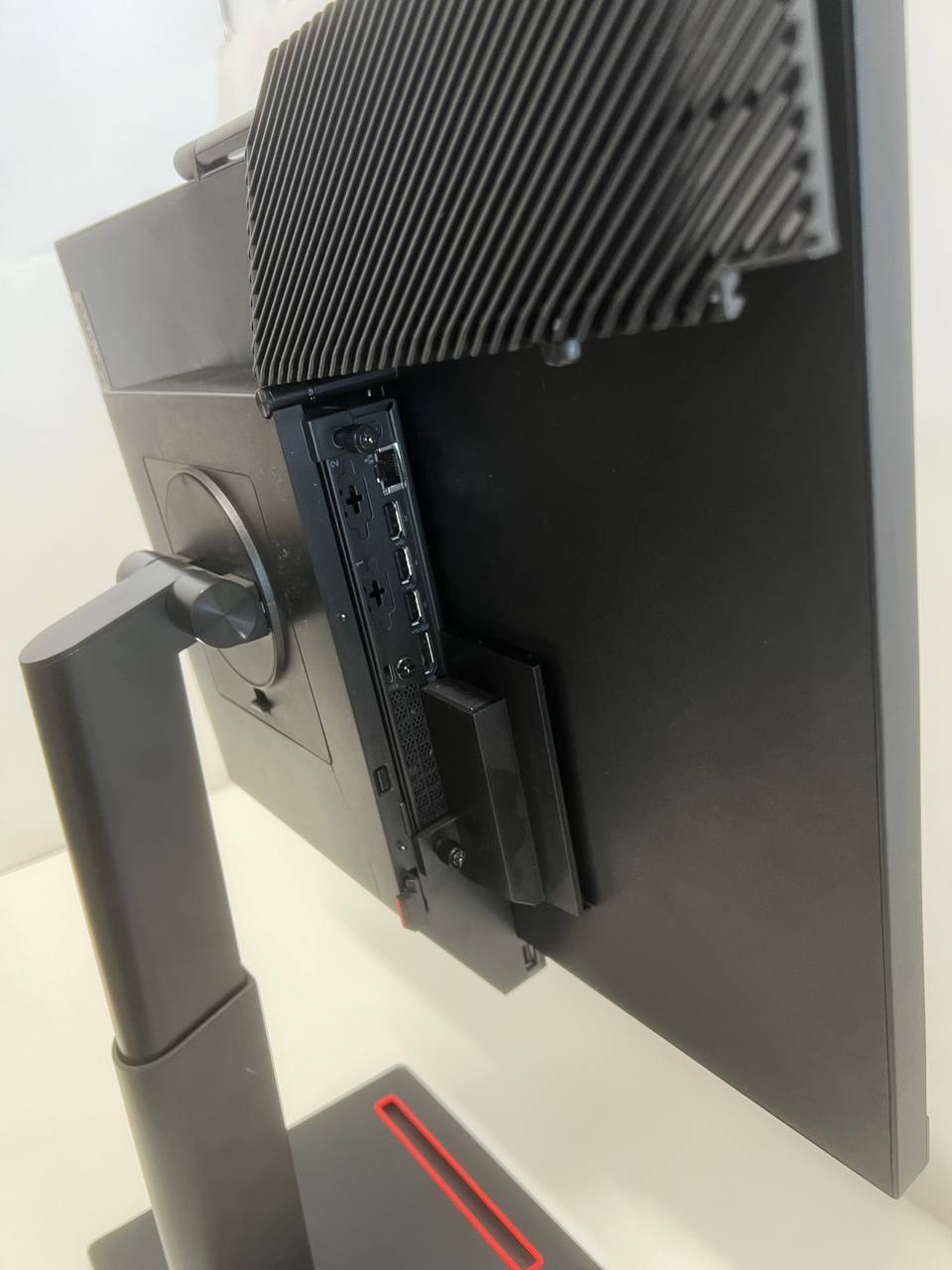 All-in-One PC – Lenovo TIO24 Gen4, AMD E2-9000E, 128GB SSD, Full HD