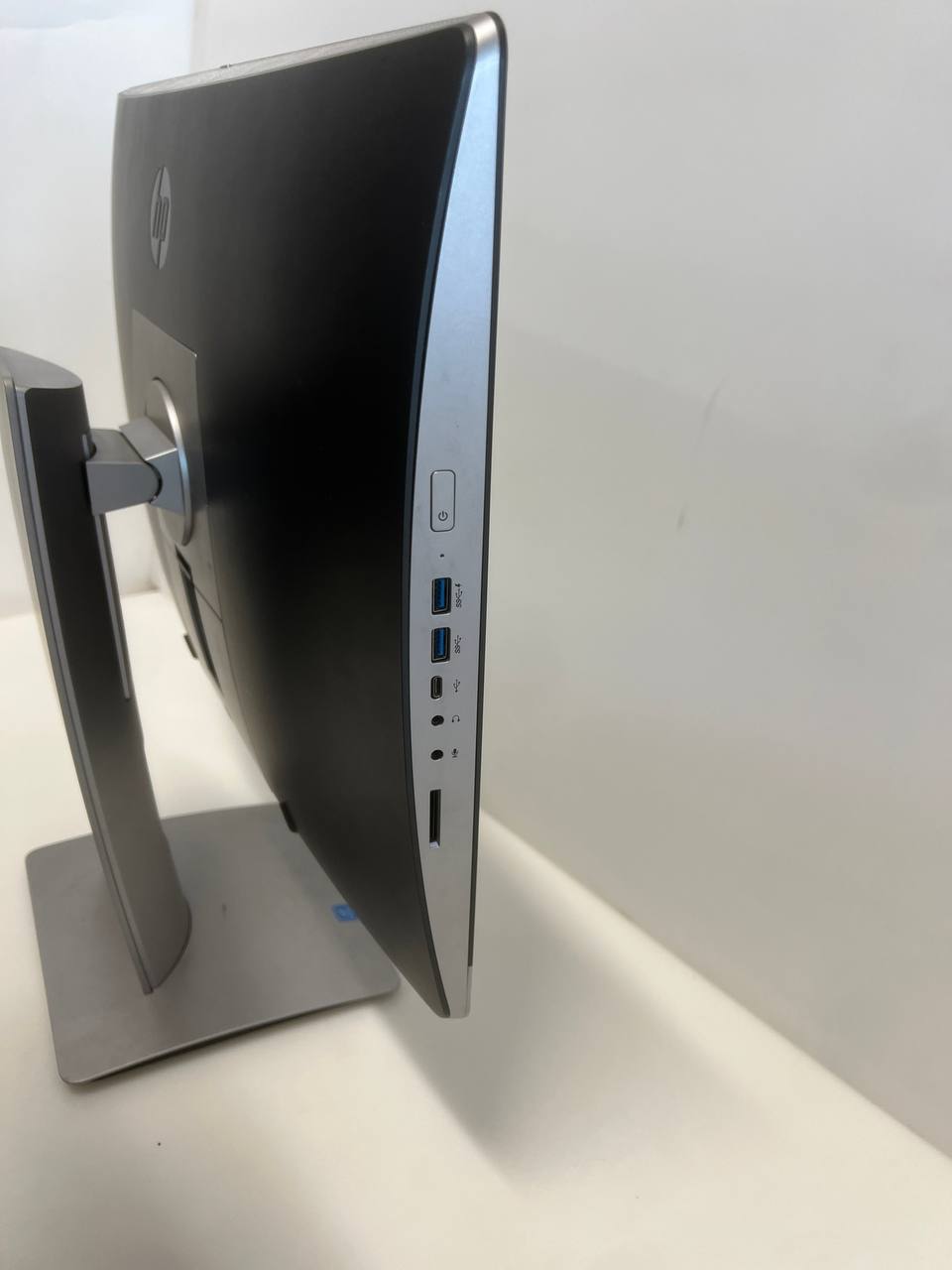 HP EliteOne 800 G2 – All-in-One Desktop, 23.8″ Full HD, Pro-Grade Display
