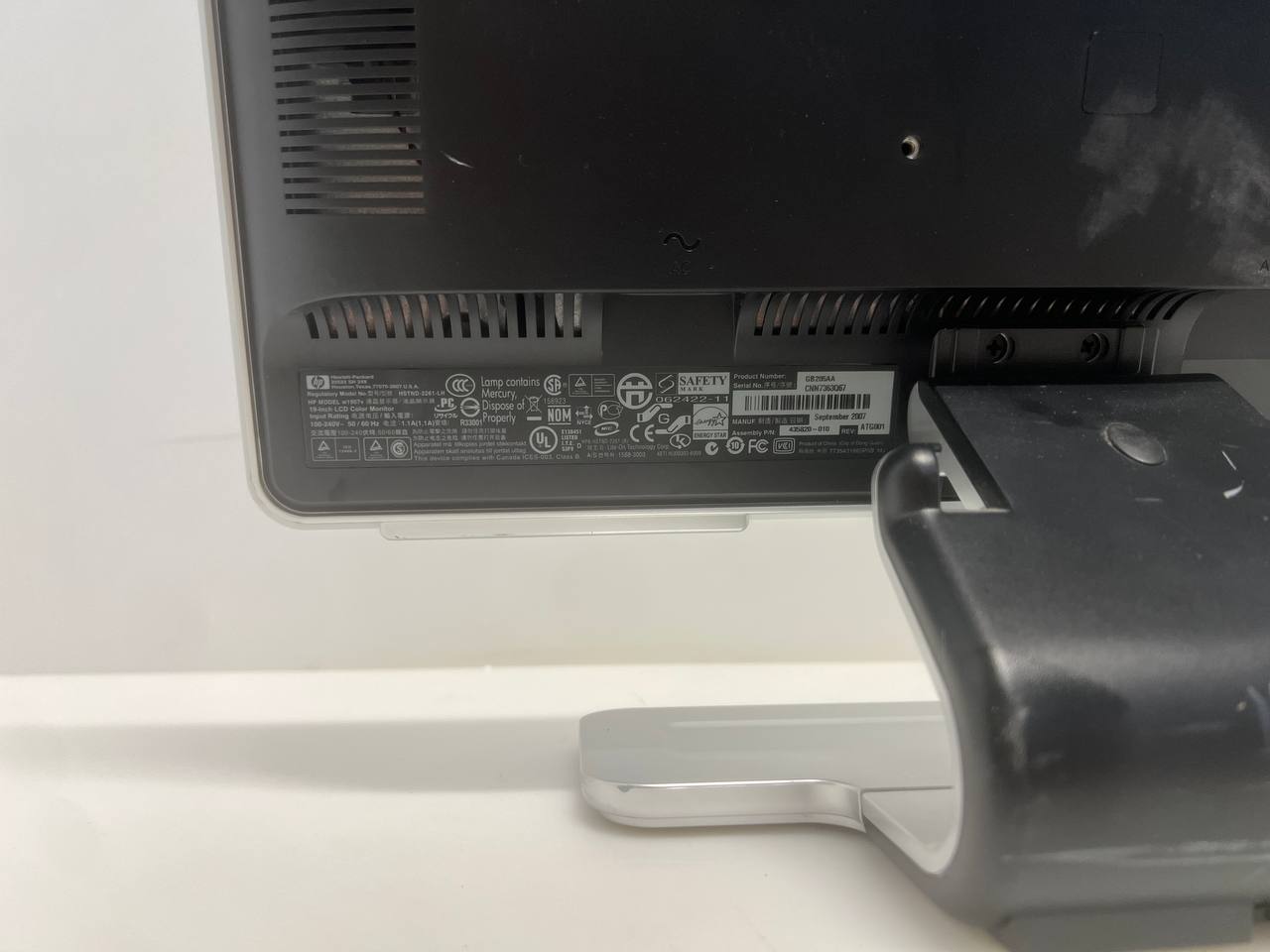 HP W1907V 19-Inch LCD Monitor
