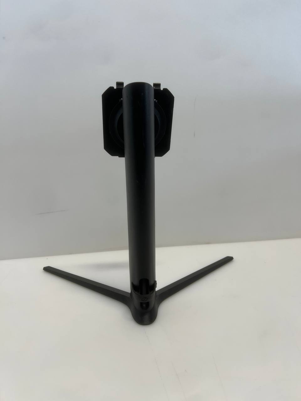 Samsung S24AG304NU Monitor Stand