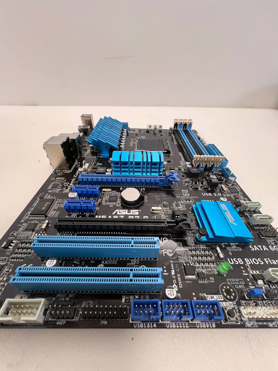 ASUS M5A97 R2.0 Motherboard (AM3 Socket)