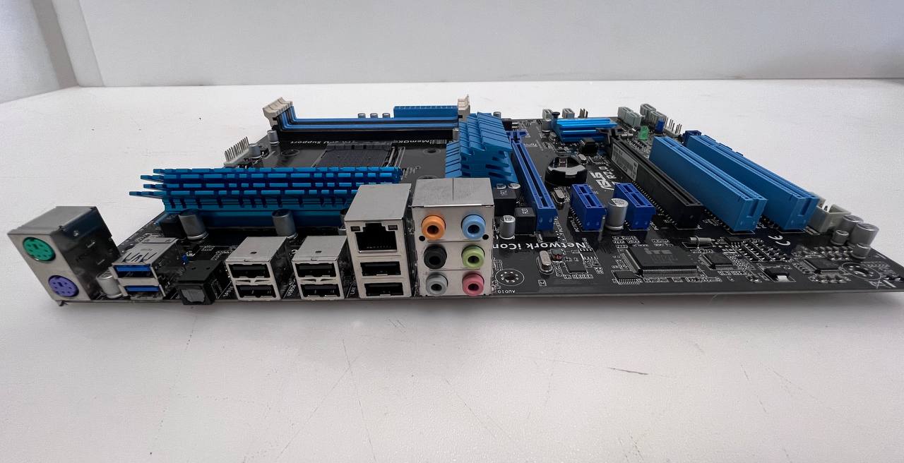 ASUS M5A97 R2.0 Motherboard (AM3 Socket)