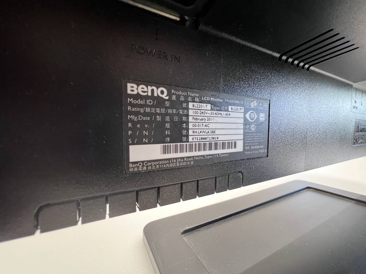 BenQ BL220I-T BL2201 22-Inch Professional LCD Monitor