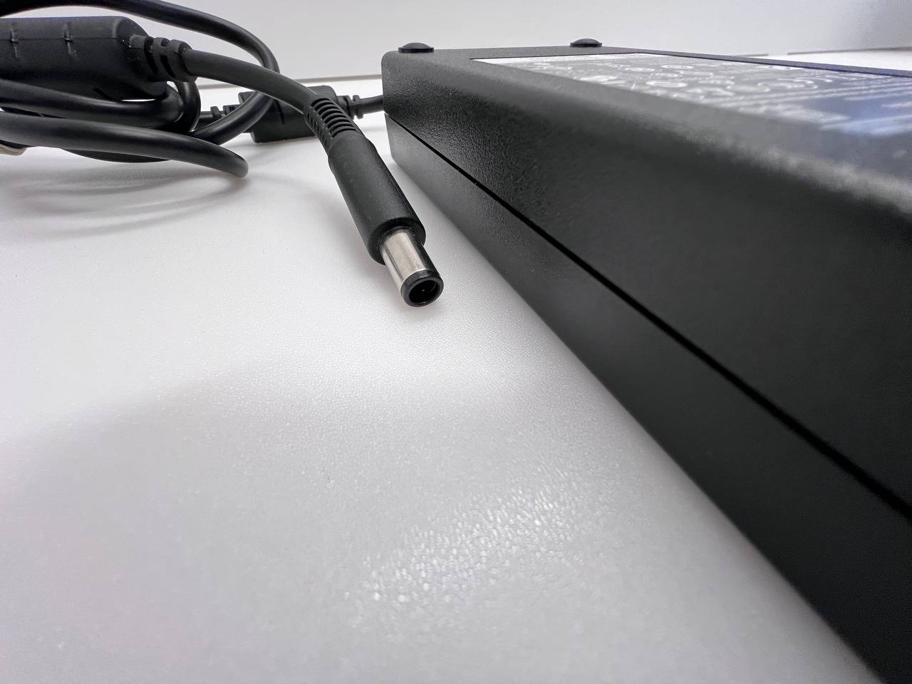 Dell DA180PM111 Adapter - AC/DC 19.5V 9.23A 180W