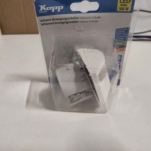 Ecost customer return Kopp Athenis 808429186 LED Infrared Motion Sensor Pure White