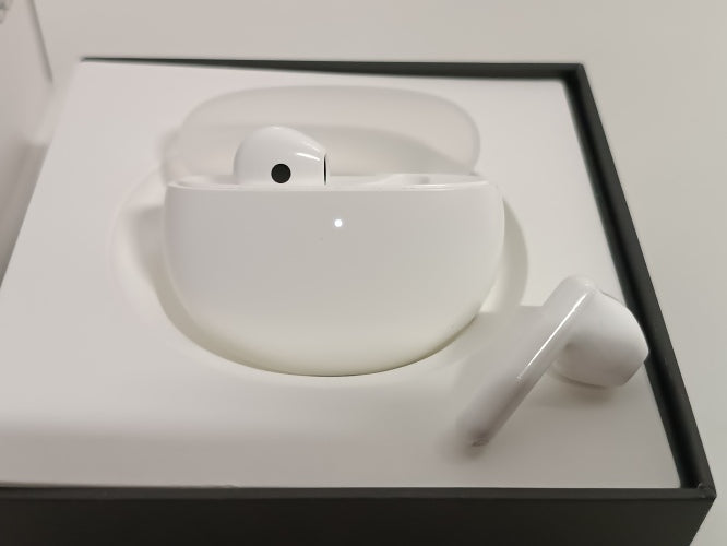 Ecost Customer Return OPPO Enco Air2 Wireless Headphones, Playback Time with Charging Case: Up to