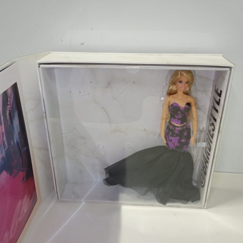 Ecost Customer Return Barbiestyle Fashion Studio & Doll Set With Vanity, Fashions & Accessories