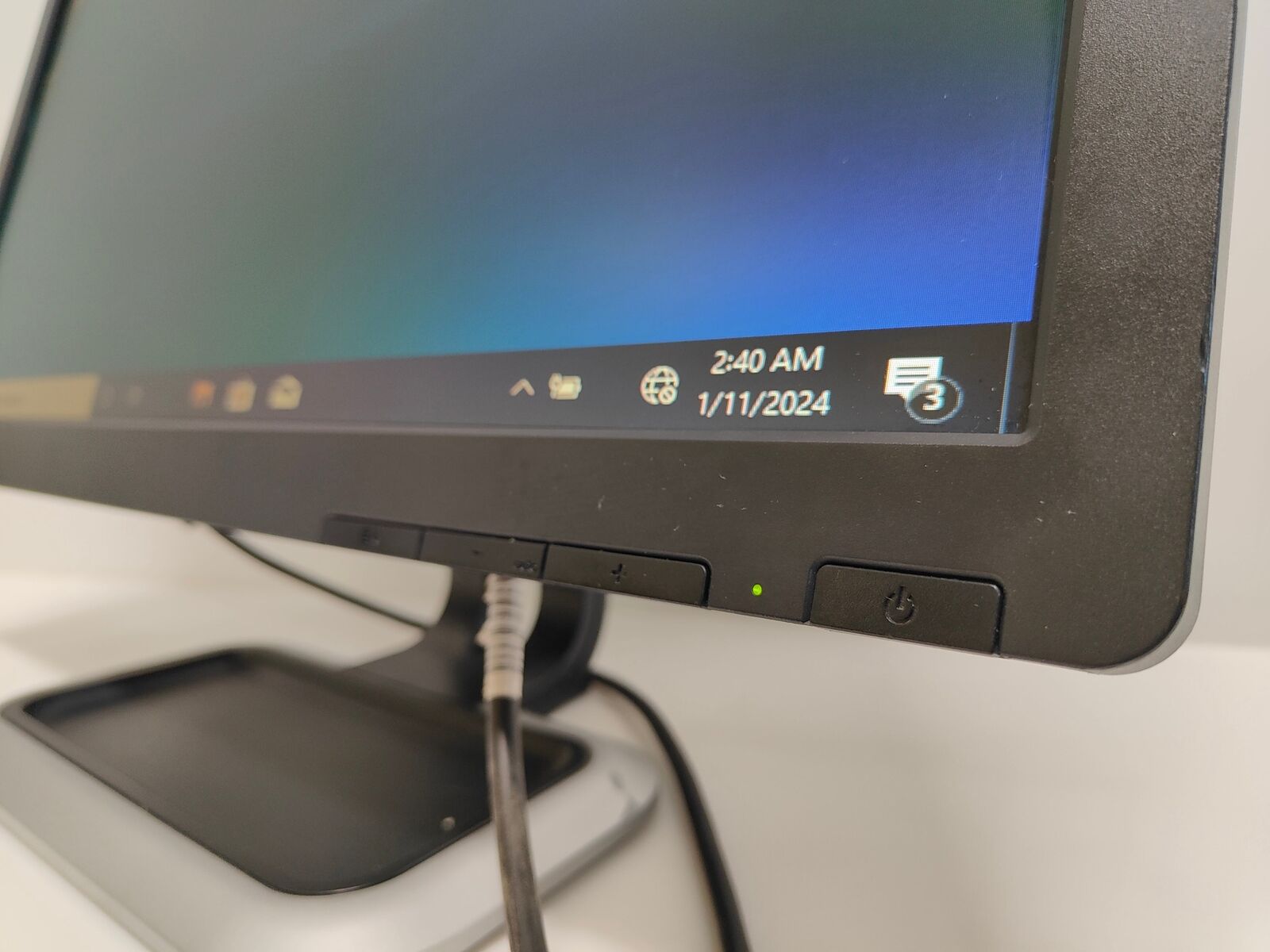 HP L2208w widescreen monitor