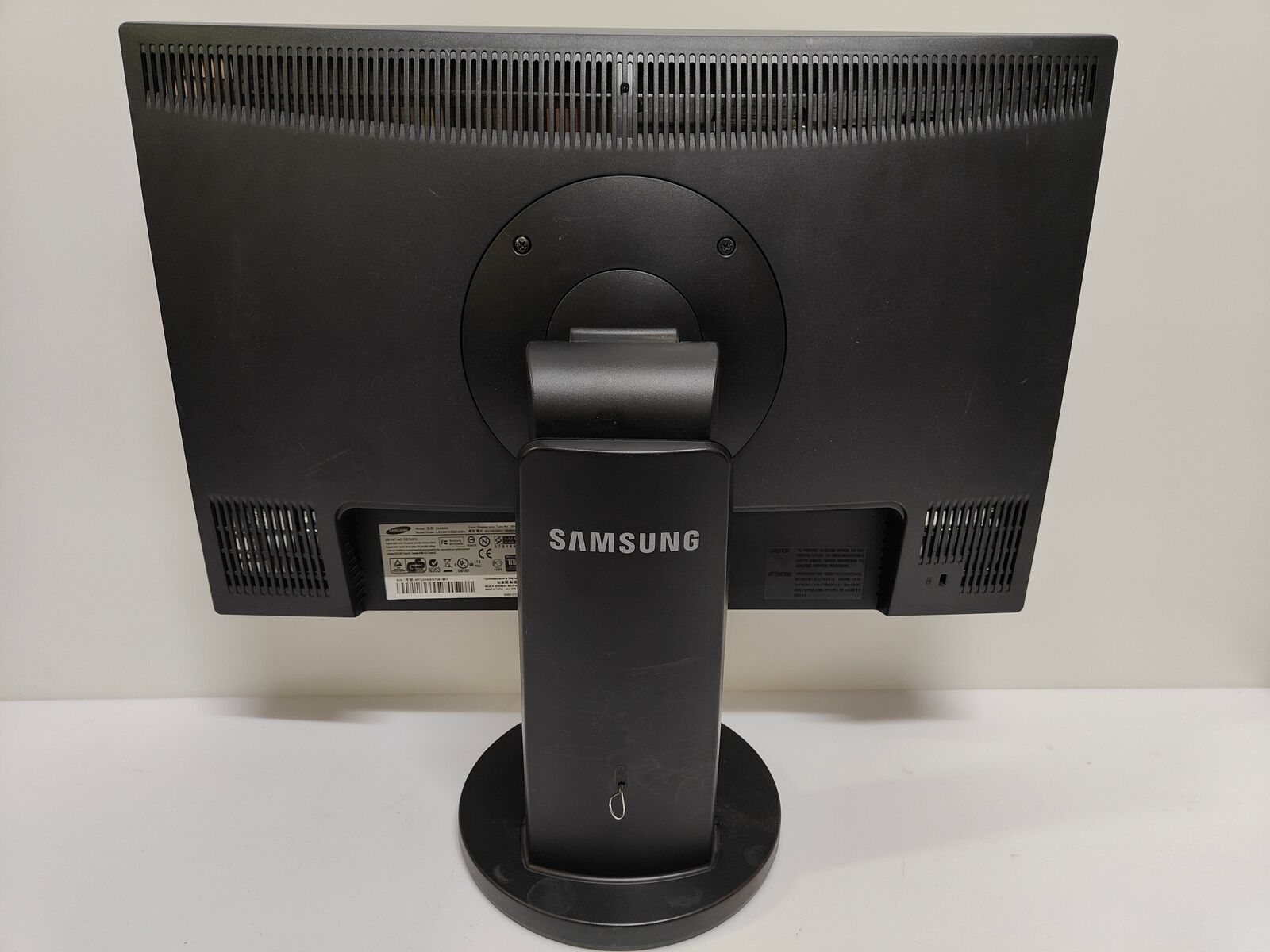 Samsung SyncMaster 2243BW Wide Screen LCD Monitor