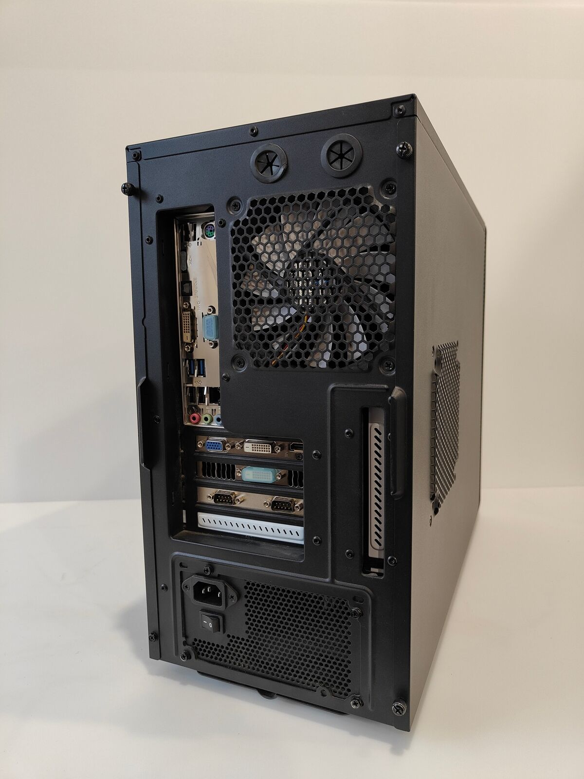 PC Fractal Design Define / Intel Core - i3 3220/ 5 GB/ 500 GB/ Intel HD + GT640