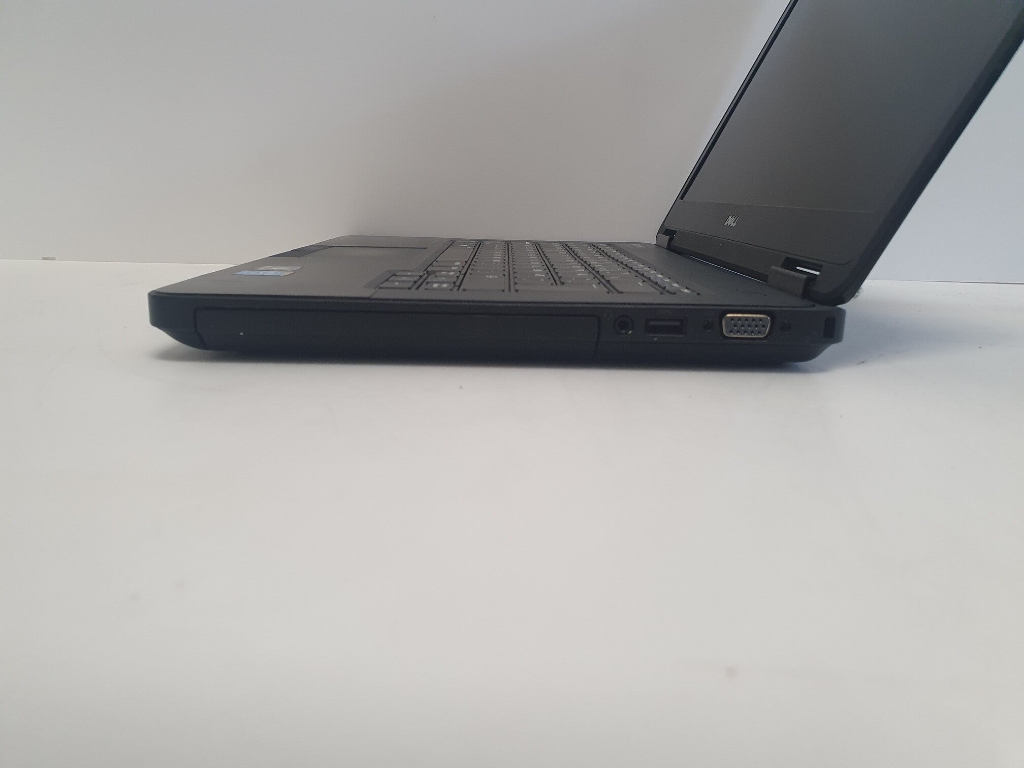 Dell E5440 notebook /14 inches/ i3-4010/ 8 GB/ 120 GB SSD